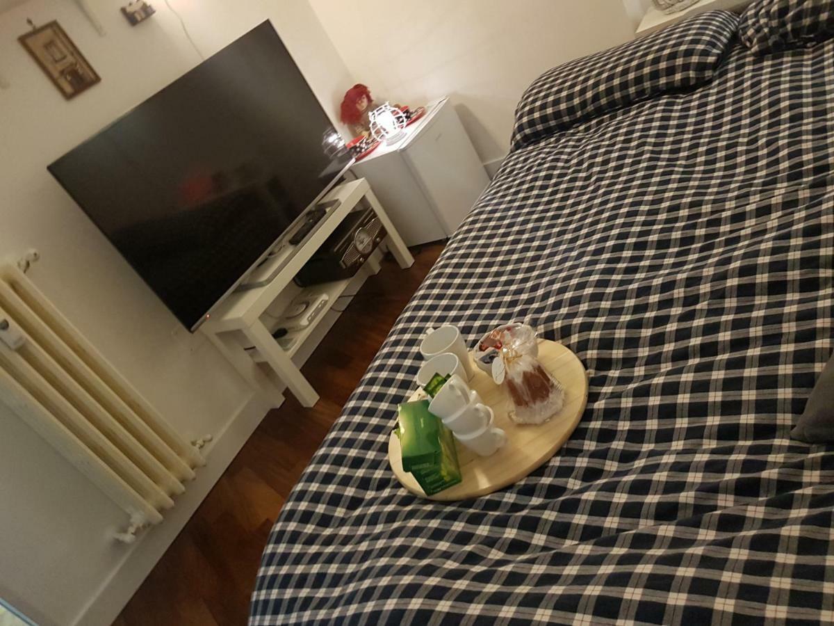 Small Bedroom Vomero'S 那不勒斯 外观 照片