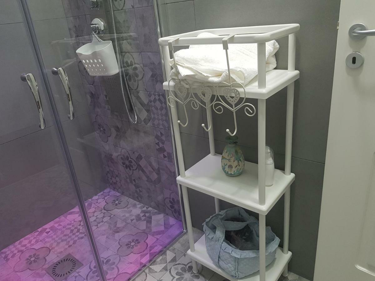 Small Bedroom Vomero'S 那不勒斯 外观 照片