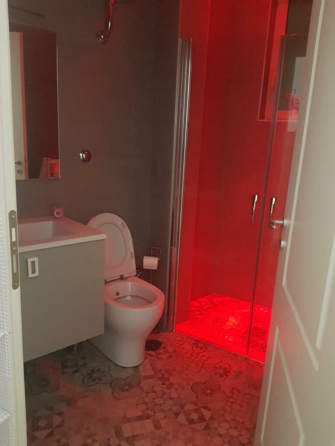 Small Bedroom Vomero'S 那不勒斯 外观 照片