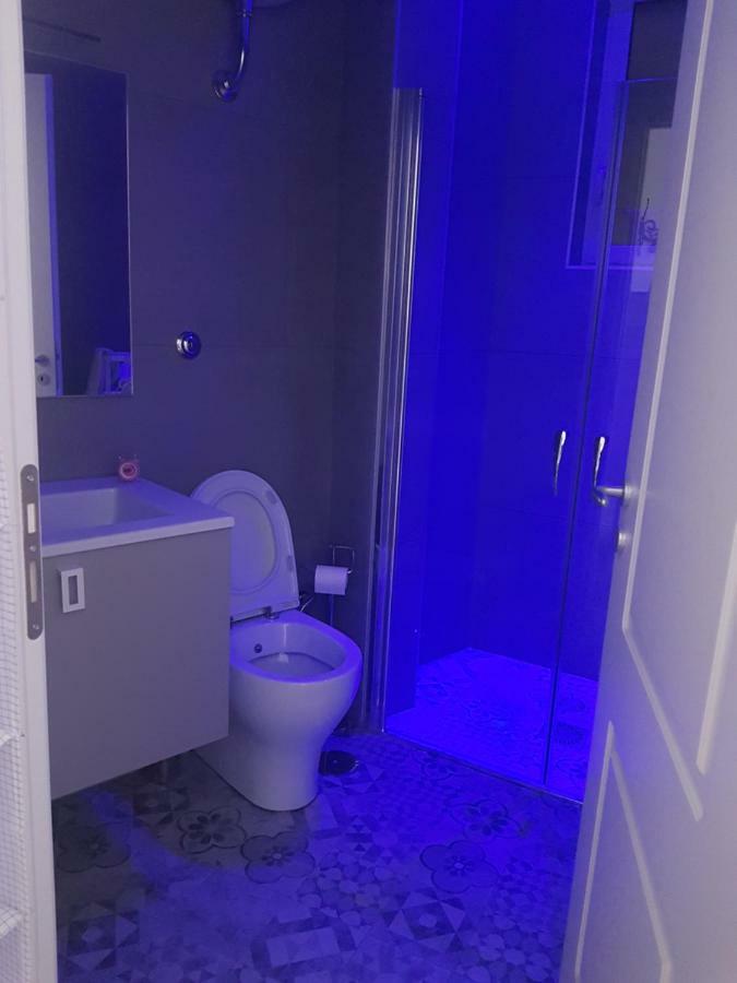 Small Bedroom Vomero'S 那不勒斯 外观 照片