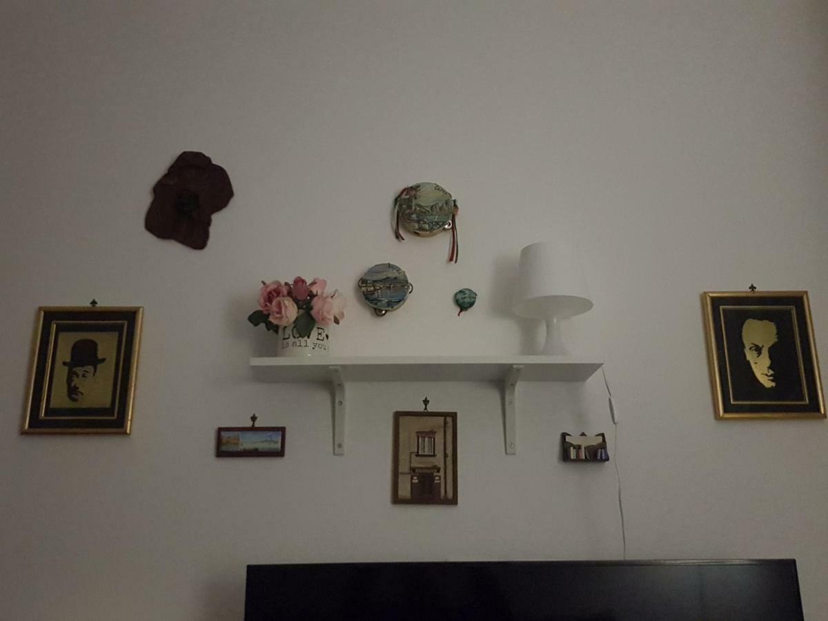 Small Bedroom Vomero'S 那不勒斯 外观 照片