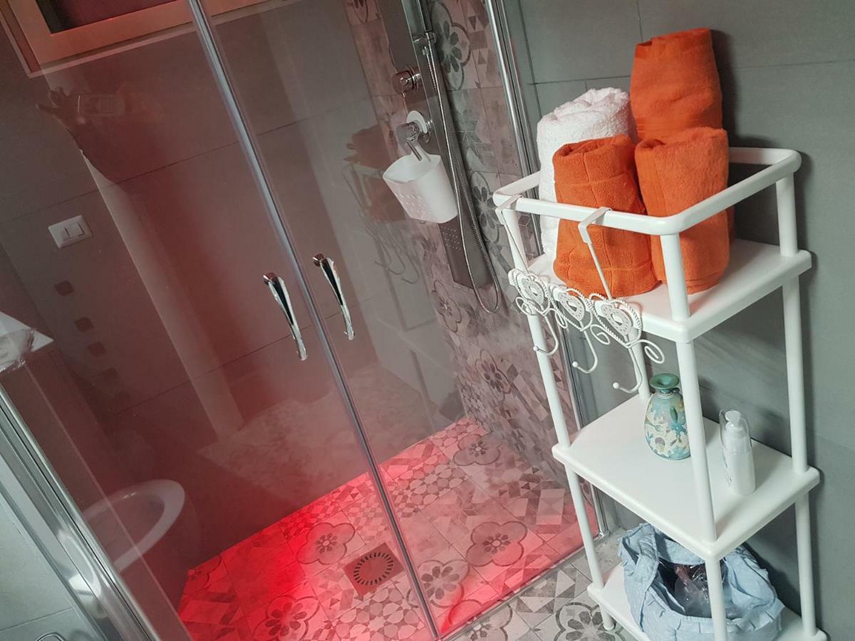 Small Bedroom Vomero'S 那不勒斯 外观 照片
