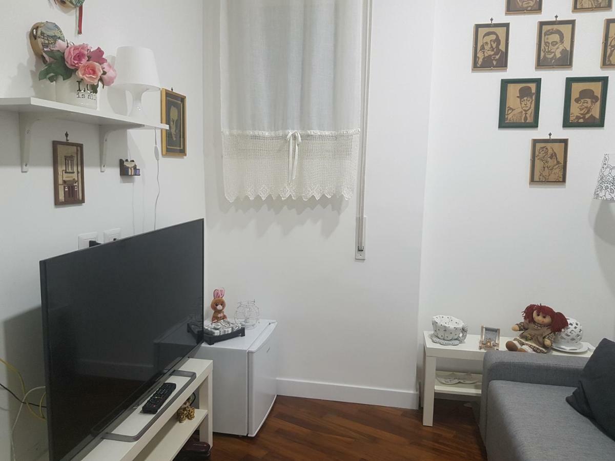 Small Bedroom Vomero'S 那不勒斯 外观 照片