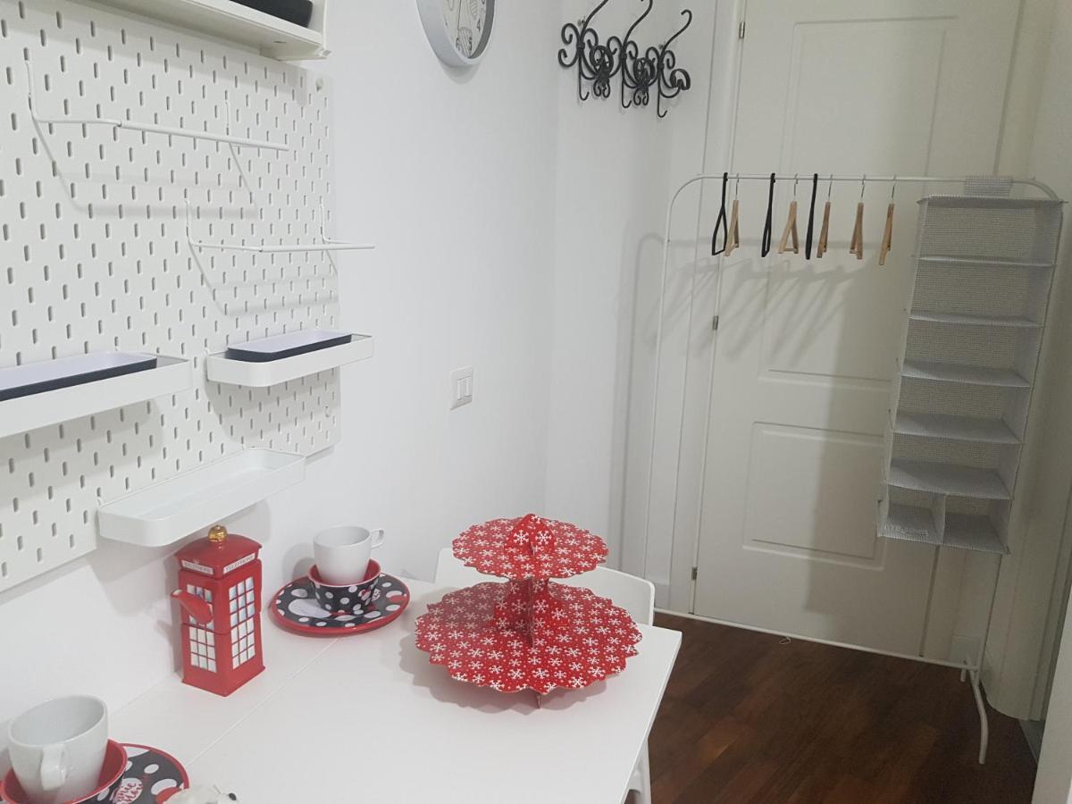Small Bedroom Vomero'S 那不勒斯 外观 照片